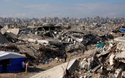 Israel ataca Gaza y lanza redadas en Cisjordania