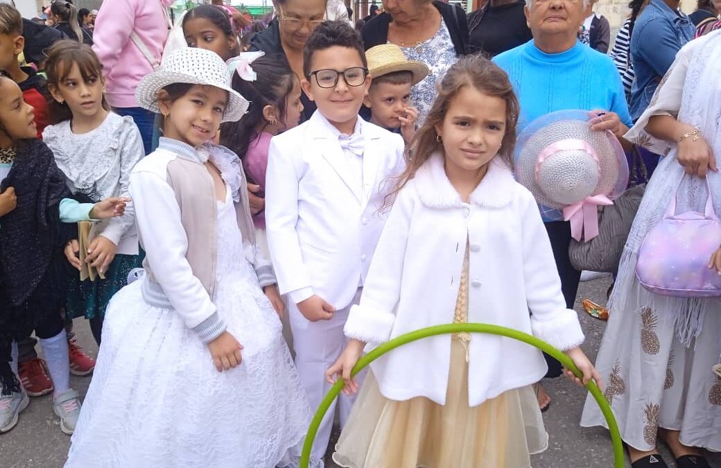 Protagonizan los infantes Parada martiana en Sagua la Grande