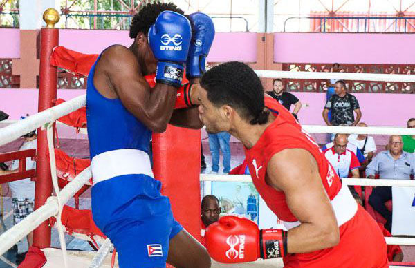 Erislandy Álvarez debutó con triunfo en Copa Independencia