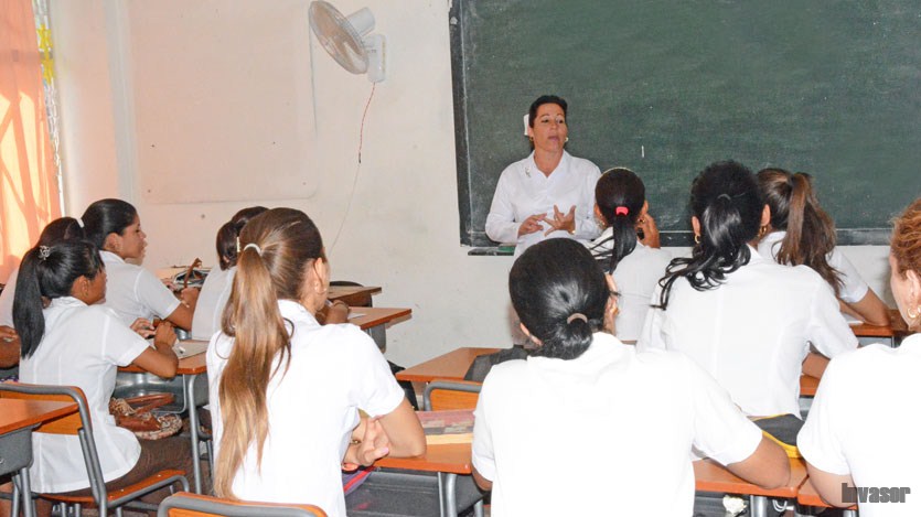 Estudiantes de Ciencias médicas asisten a actividades docentes en policlínicos de sus municipios