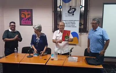 Felicita Díaz-Canel al maestro villaclareño de la radio José Gabriel Ramírez Cal