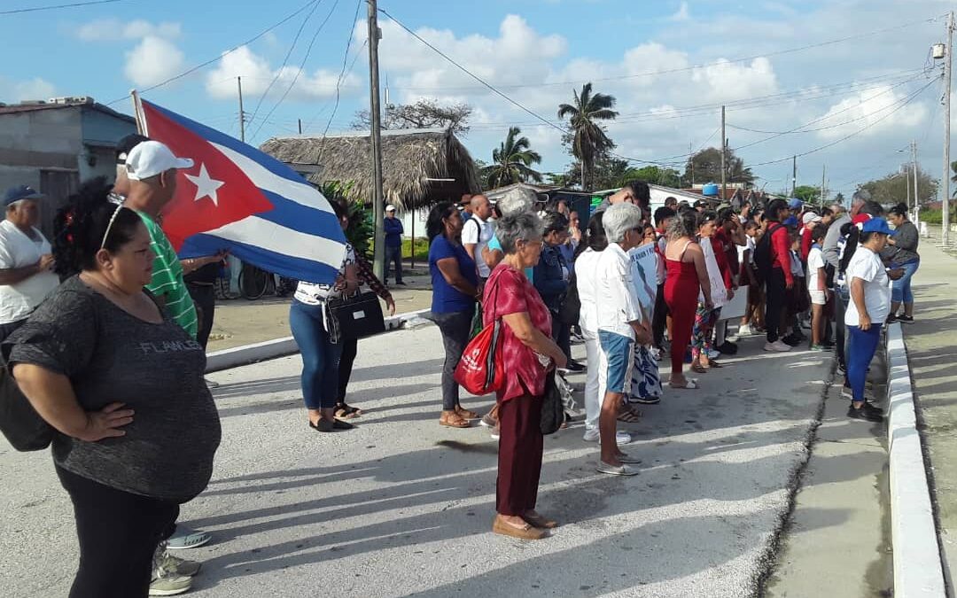 En Isabela de Sagua: Un acto sencillo, brisa de mar y la reafirmación de los trabajadores