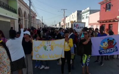 Pequeños gigantes desfilan en Sagua por el Primero de Mayo