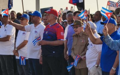 Raúl presente en la Tribuna Antimperialista este 1ro de mayo