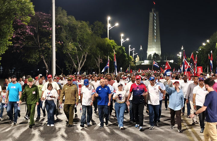 Encabeza Díaz-Canel movilización popular por los trabajadores
