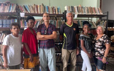 Técnicos de biblioteca saguera exponen en evento científico «Vivir a través de la lectura»