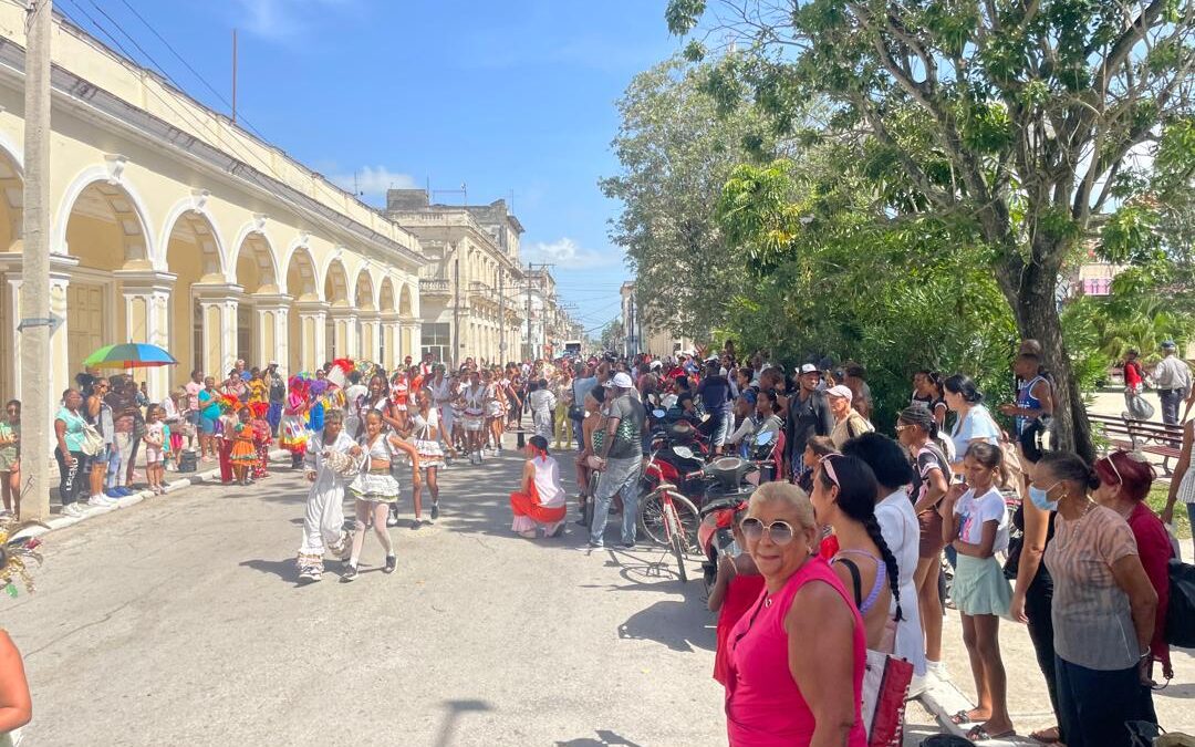 Pequeños trazos, grande homenaje: Sagua celebró el centenario de Fidel entre danzas y comparsas