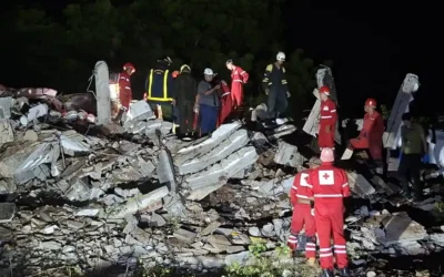 Extraen cuerpos sin vida de dos personas atrapadas en derrumbe de inmueble en Remedios
